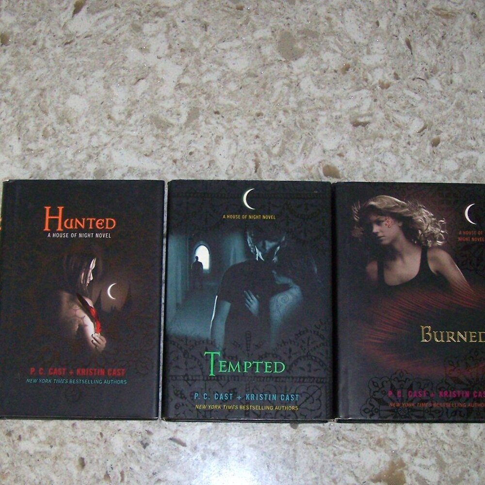 A House of Night Novels - P.C. Cast & Kristen Cast - Picture 4 of 5